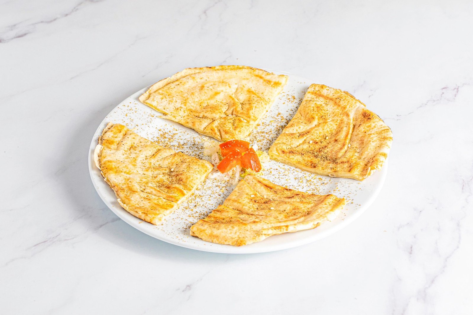 Arayes de queso fundido en pan pita tostado