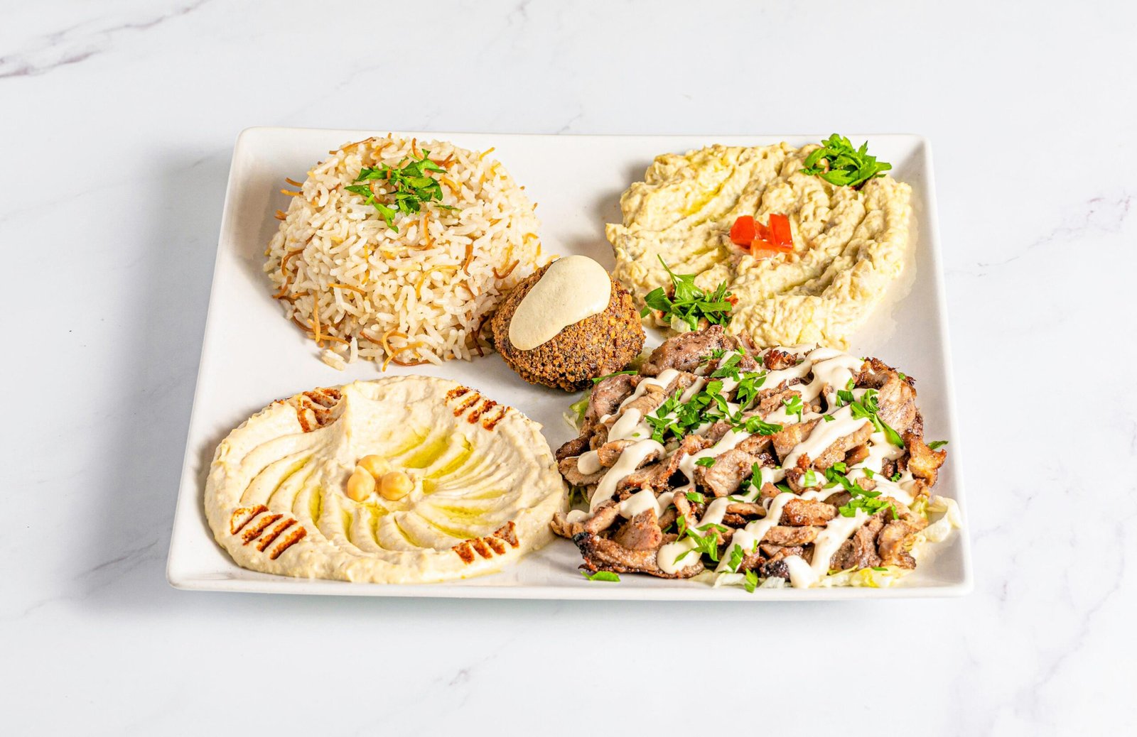 Plato combinado de shawarma con arroz