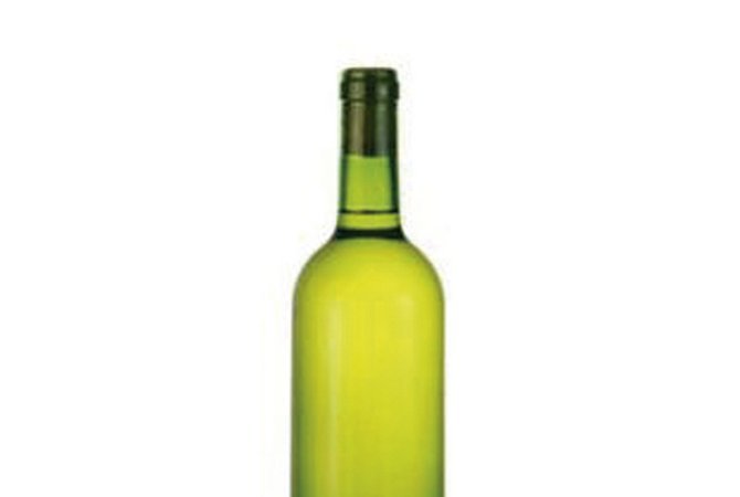 Vino Blanco Tirilla Color: Amarillo pálido Sabor: Fresco y vibrante Olfato: Intenso con mezcla de aroma de fruta blanca y cítricos